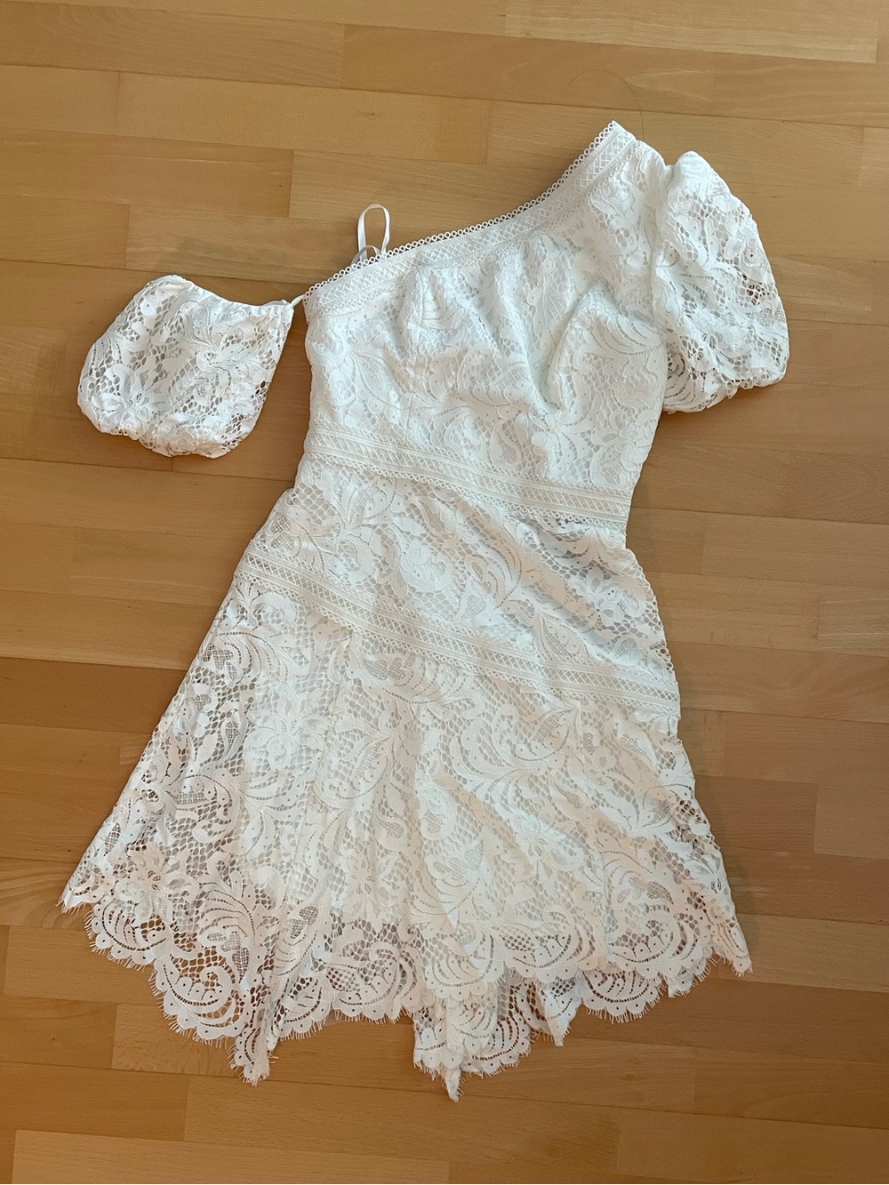 BCBGMaxAzria White One-Shoulder Lace Mini Dress with Puff Sleeve